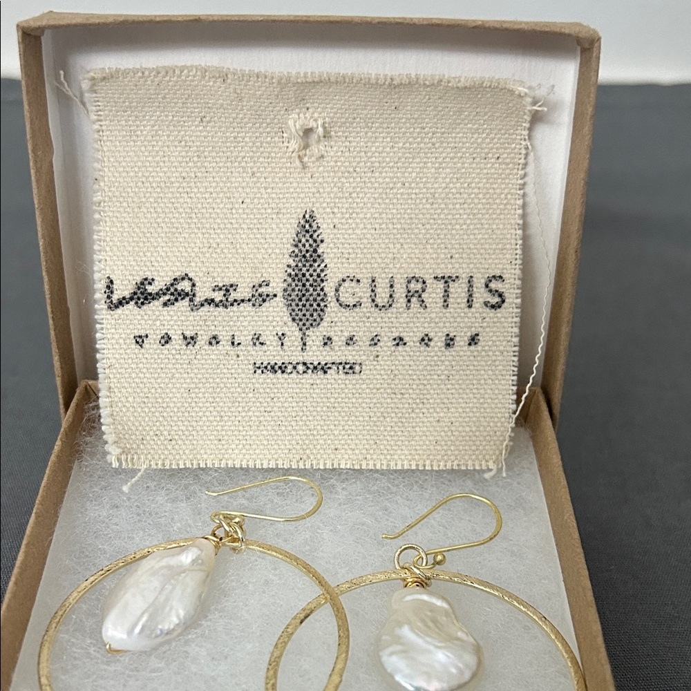 Gold Hoop Earrings with Pearl Drops - Picture 2 of 8